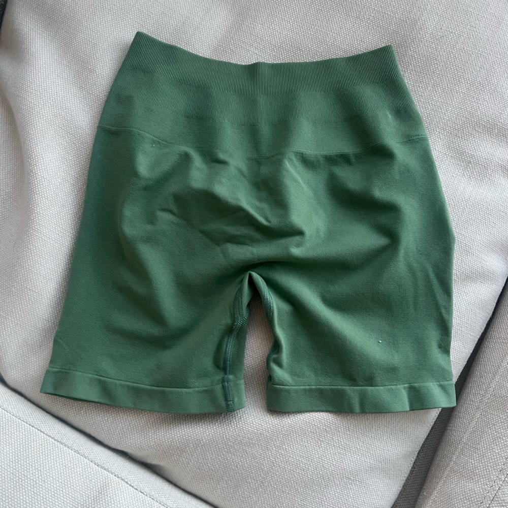 ALPHALETE BNWOT amplify short 4.5”